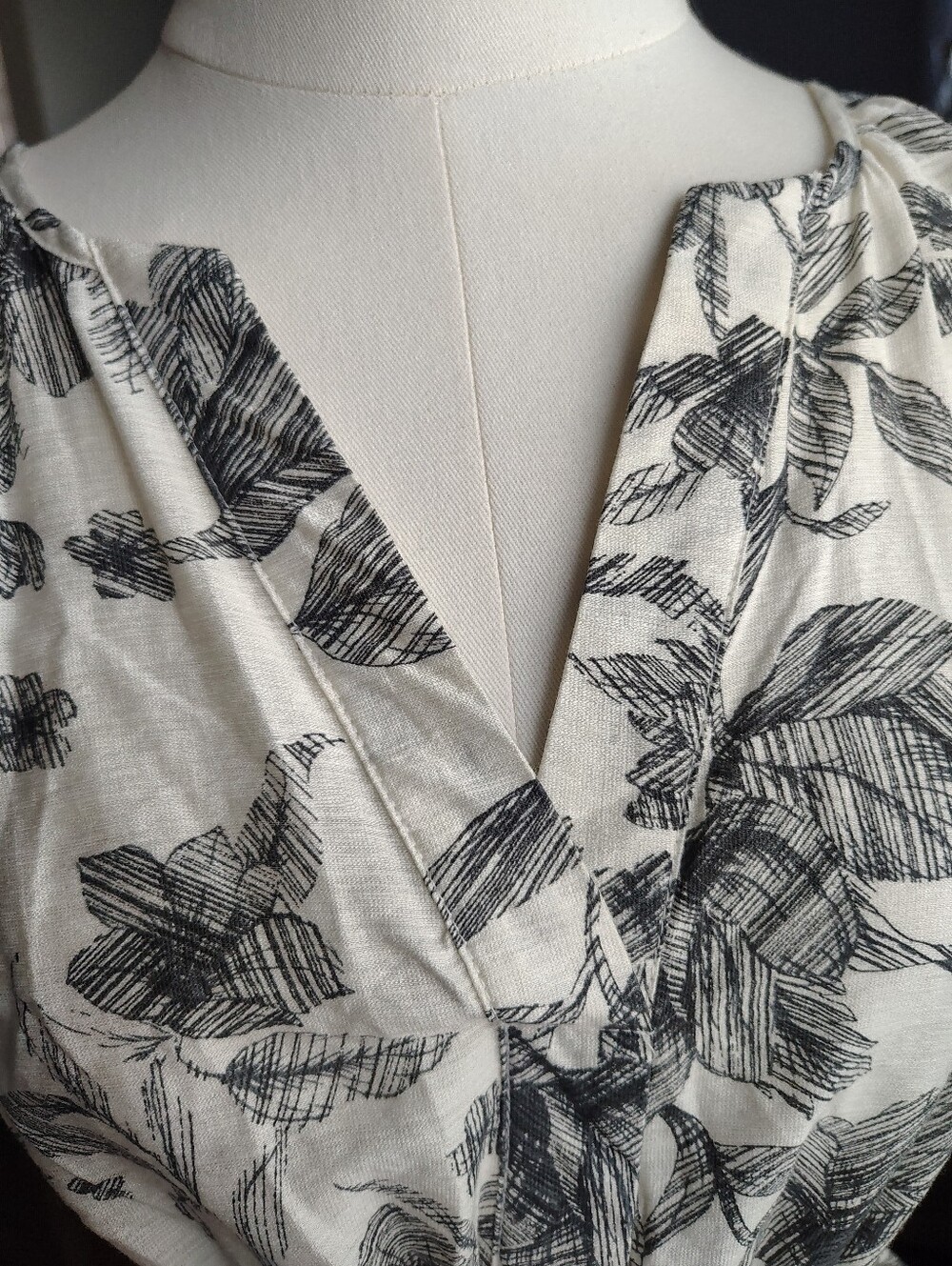 Mine Anthropologie White Summer Lightweight Black Toile Floral Blouse Size Large - Picture 5 of 11